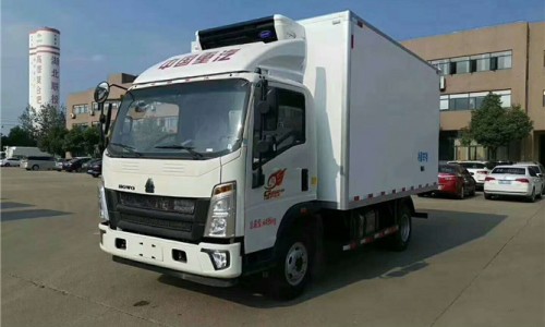 藍牌重汽豪沃冷藏車 