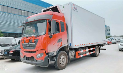 東風天錦6.8米冷藏車 