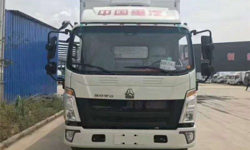 4.2米重汽豪沃冷藏車(chē) 