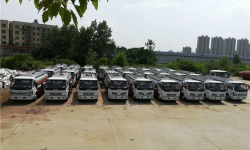 8噸東風多利卡加油車 