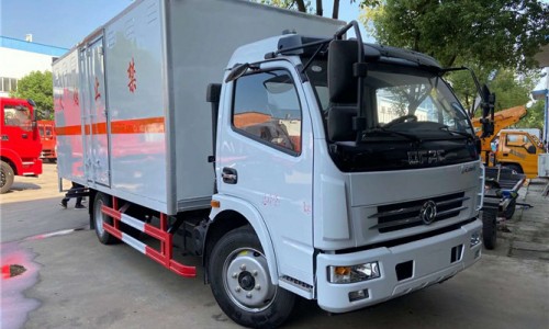 東風多利卡易燃液體廂式車 