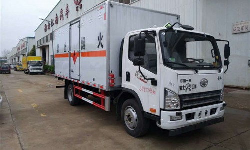 解放爆破器材運(yùn)輸車 