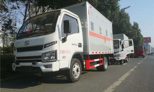 躍進福運爆破器材運輸車 