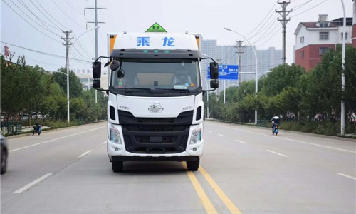 柳汽乘龍危險品廂式車 
