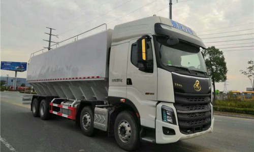東風柳汽前四后八散裝飼料運輸車 