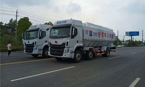 30立方柳汽散裝飼料運輸車 