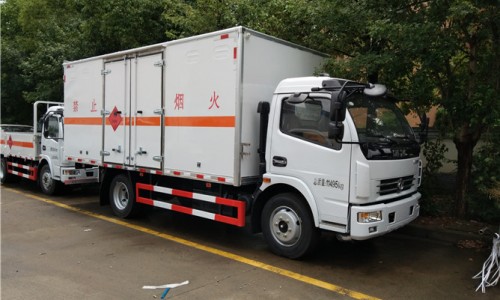 7噸東風多利卡易燃液體廂式運輸車 