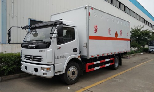 東風多利卡火藥廂式運輸車 