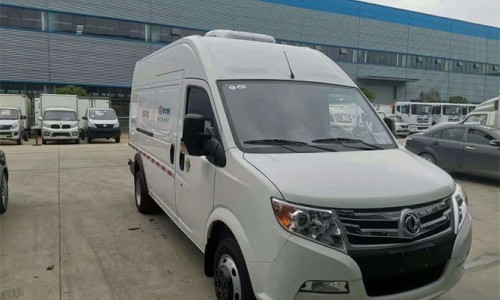 東風柴油面包冷藏車 