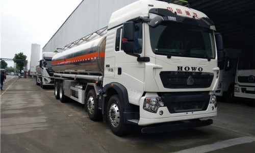 30.6立方重汽豪沃鋁合金運油車 