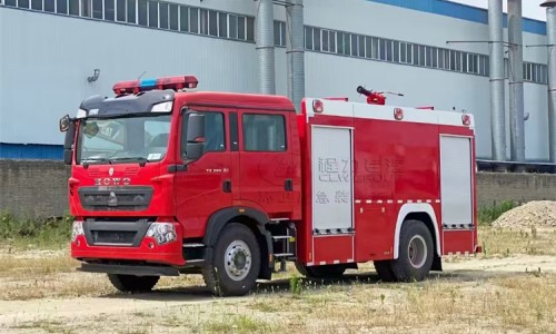 重汽豪沃8噸水罐消防車 