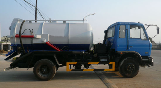 東風145真空吸污車 