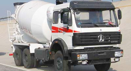 北方奔馳水泥攪拌運輸車 