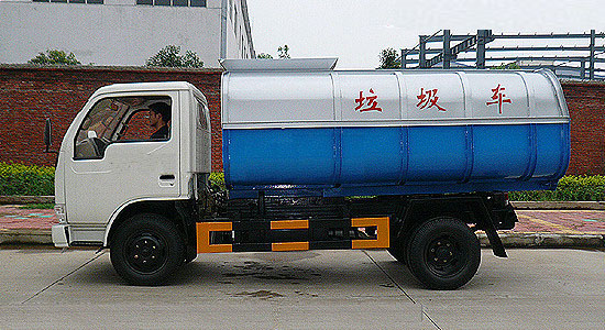 東風小霸王掛桶垃圾車(5立方) 