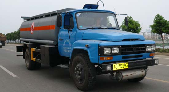 東風尖頭化工液體運輸車 