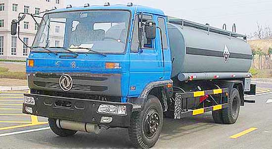 東風化工液體運輸車 
