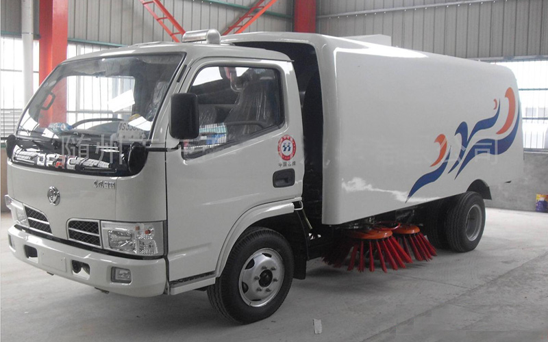 東風金霸掃路車 