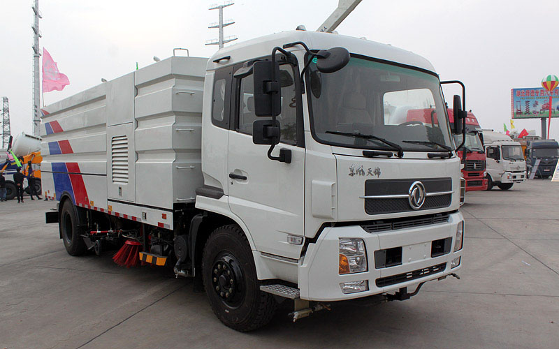 東風天錦掃路車 