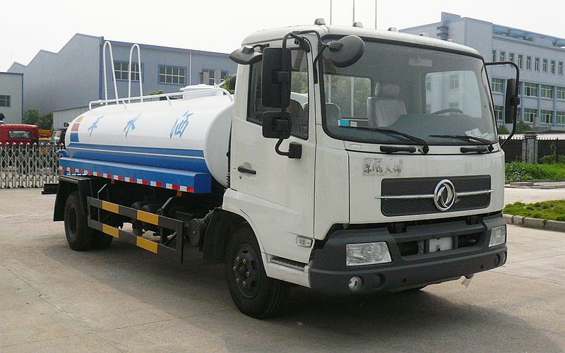 東風小天錦9噸灑水車 