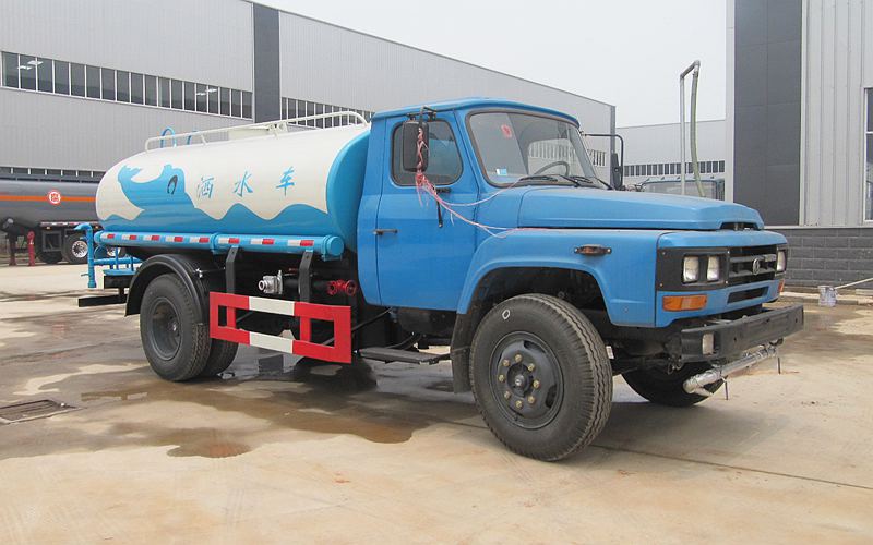 東風尖頭7噸灑水車 