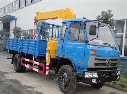 東風145型5-6.3T隨車起重運輸車  