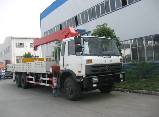 東風后雙橋8-10噸隨車起重運輸車  