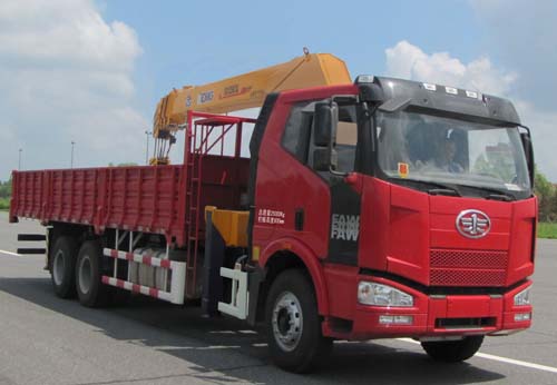 一汽解放8-12噸隨車起重運輸車  