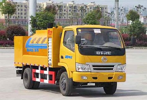 東風福瑞卡瀝青灑布車  