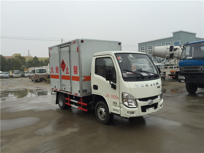 躍進(jìn)氣瓶運(yùn)輸車 