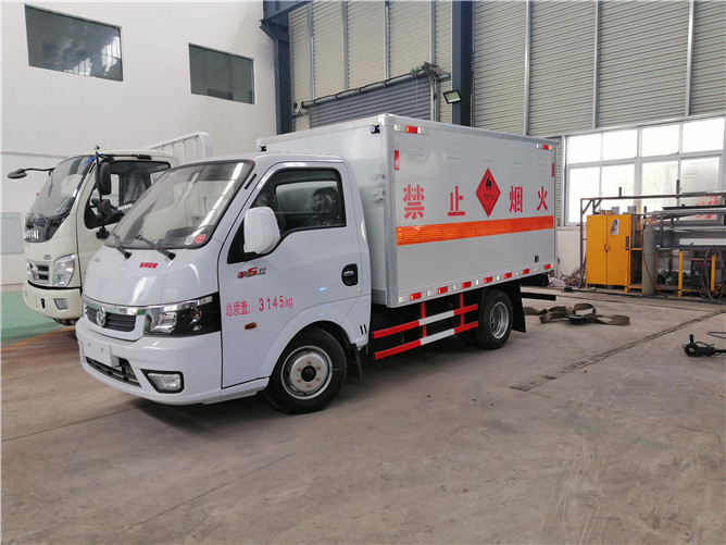 東風(fēng)途逸氣瓶運(yùn)輸車 