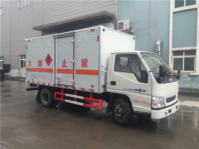 江鈴易燃?xì)怏w運(yùn)輸車 