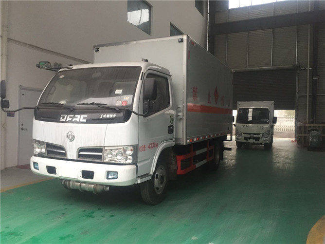 東風(fēng)小多利卡氣瓶運(yùn)輸車 