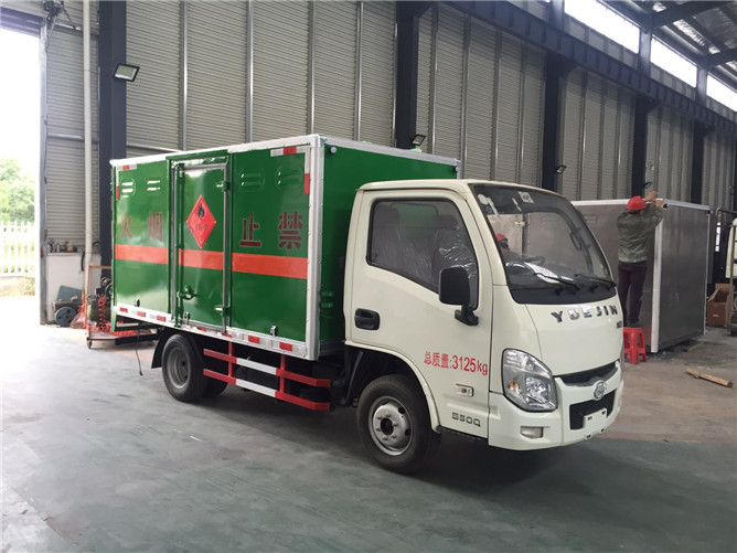 躍進(jìn)小福星易燃?xì)怏w運(yùn)輸車 